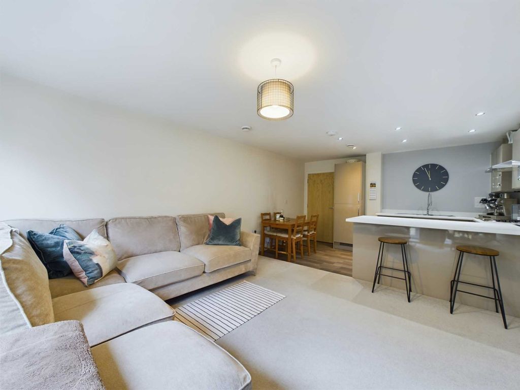 1 bed flat for sale in Ebberns Road, Apsley HP3, £270,000