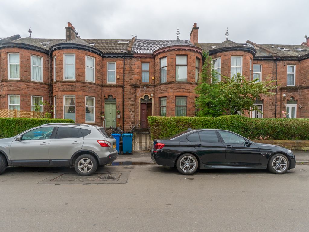 5 bed terraced house for sale in Dixon Avenue, Glasgow G42, £315,000