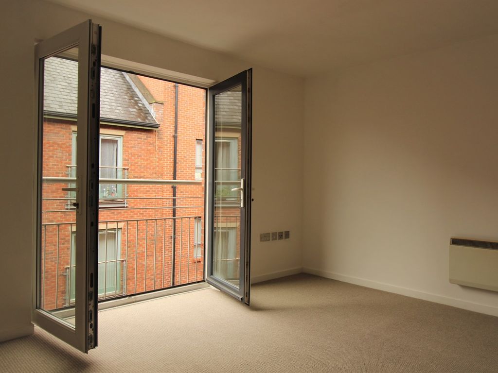 1 bed flat for sale in Russell Street, Chester CH3, £60,000