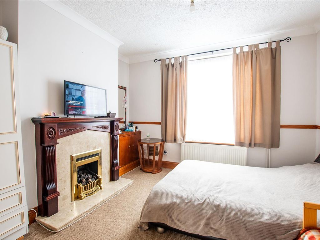 3 bed property for sale in Fuller Street, Kettering NN16, £175,000