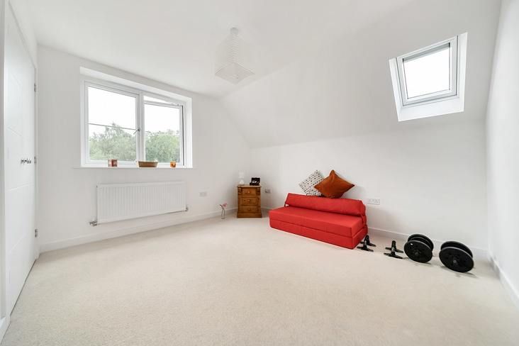 1 bed flat for sale in Hodgebrook House, Deepcut, Camberley GU16, £77,000