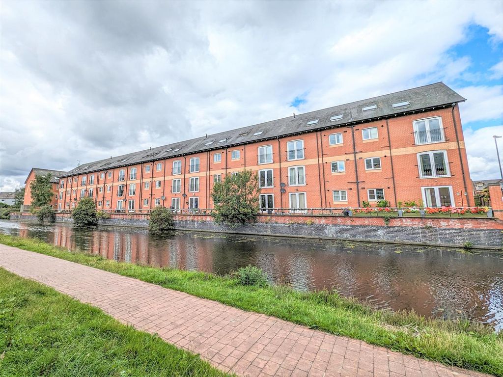 2 bed flat for sale in Pendle Court, Leigh WN7, £85,000