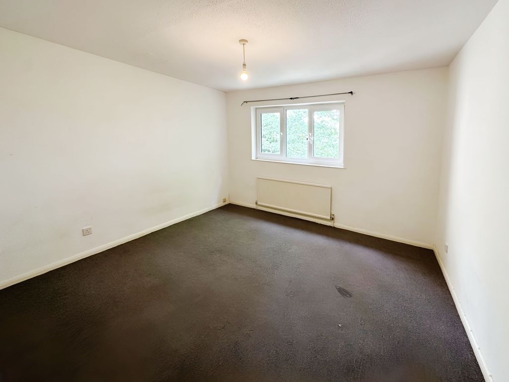 2 bed flat for sale in Vintners Close, Peterborough PE3, £120,000