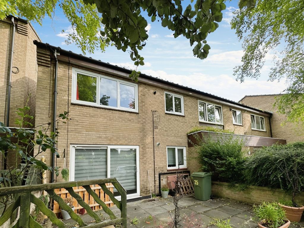2 bed flat for sale in Vintners Close, Peterborough PE3, £120,000