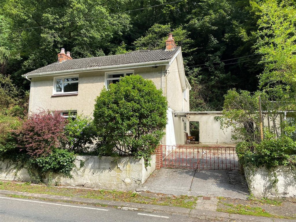3 bed property for sale in Ferryside SA17, £227,500