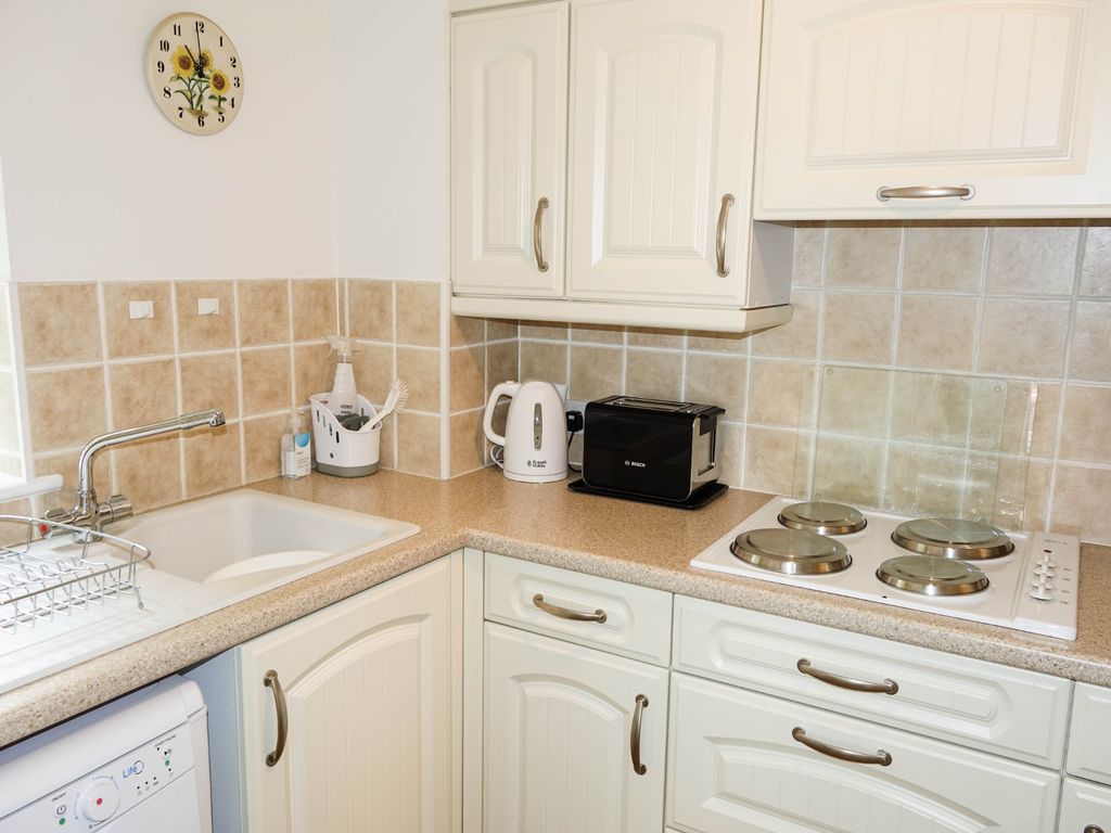 2 bed property for sale in Campbell Road, Bognor Regis PO21, £99,995