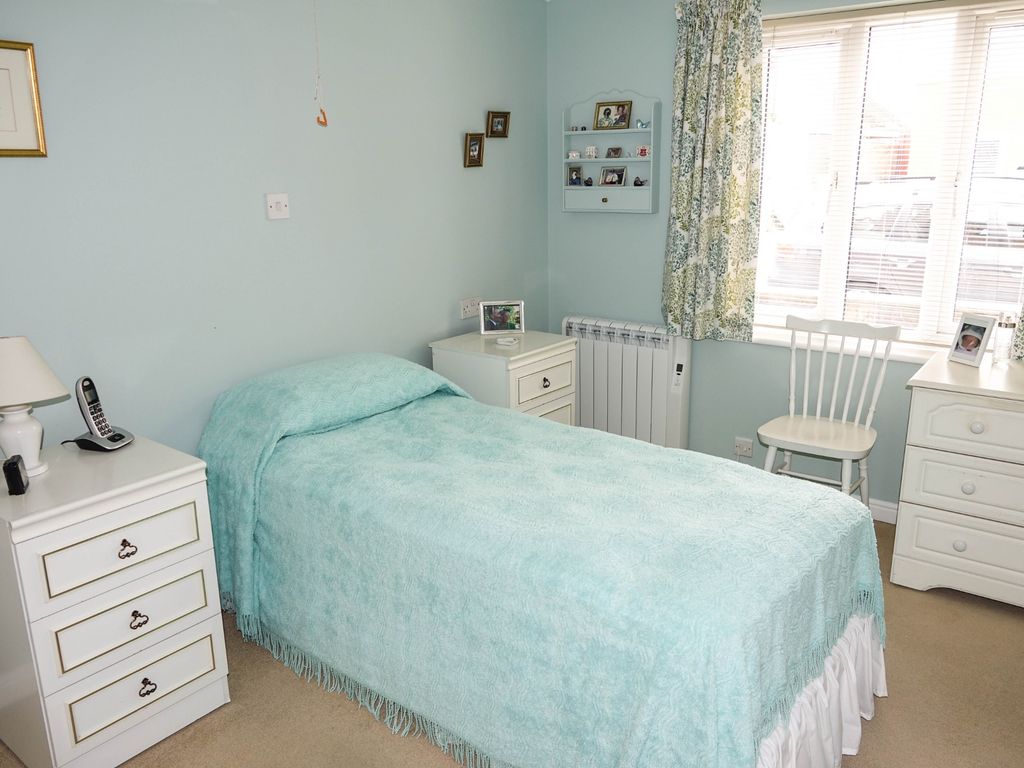 2 bed property for sale in Campbell Road, Bognor Regis PO21, £99,995