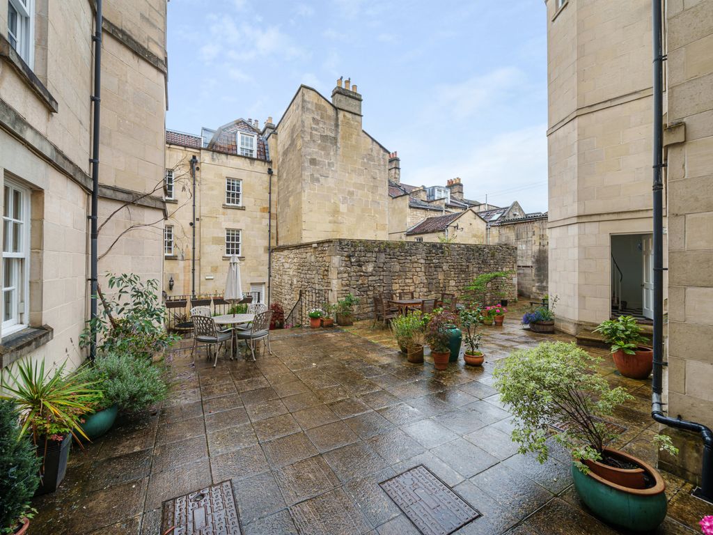 2 bed flat for sale in Bartletts Court, Widcombe Parade, Bath, Somerset BA2, £260,000