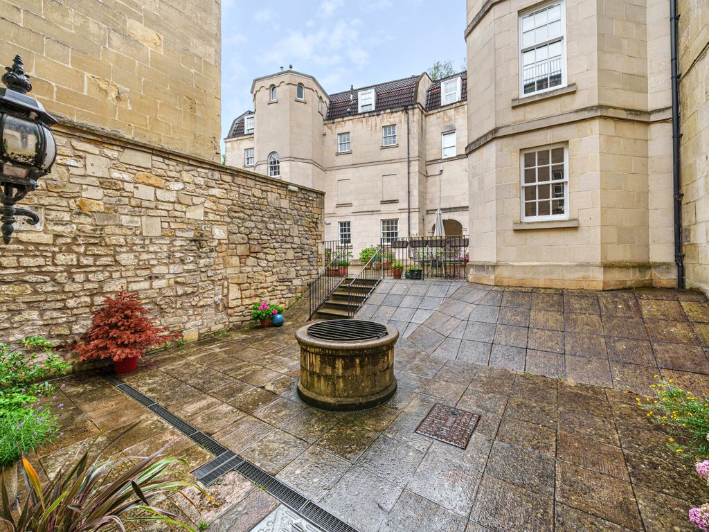 2 bed flat for sale in Bartletts Court, Widcombe Parade, Bath, Somerset BA2, £260,000
