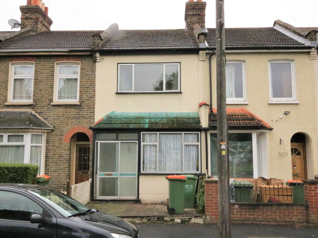 2 bed terraced house for sale in Roman Road, London E6, £300,000