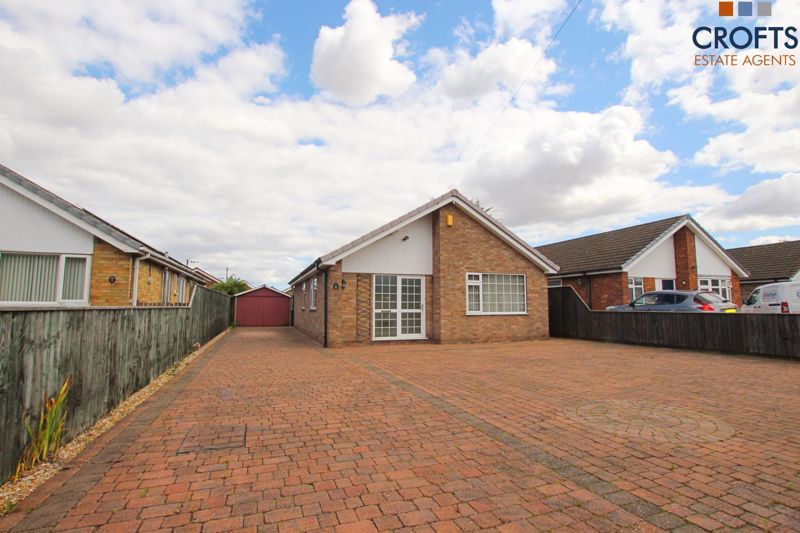 3 bed detached bungalow for sale in Maple Grove, Immingham DN40, £170,000