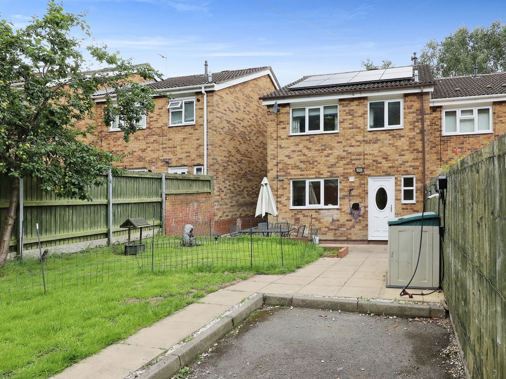 3 bed end terrace house for sale in Cosgrove Walk, Pendeford, Wolverhampton WV8, £185,000