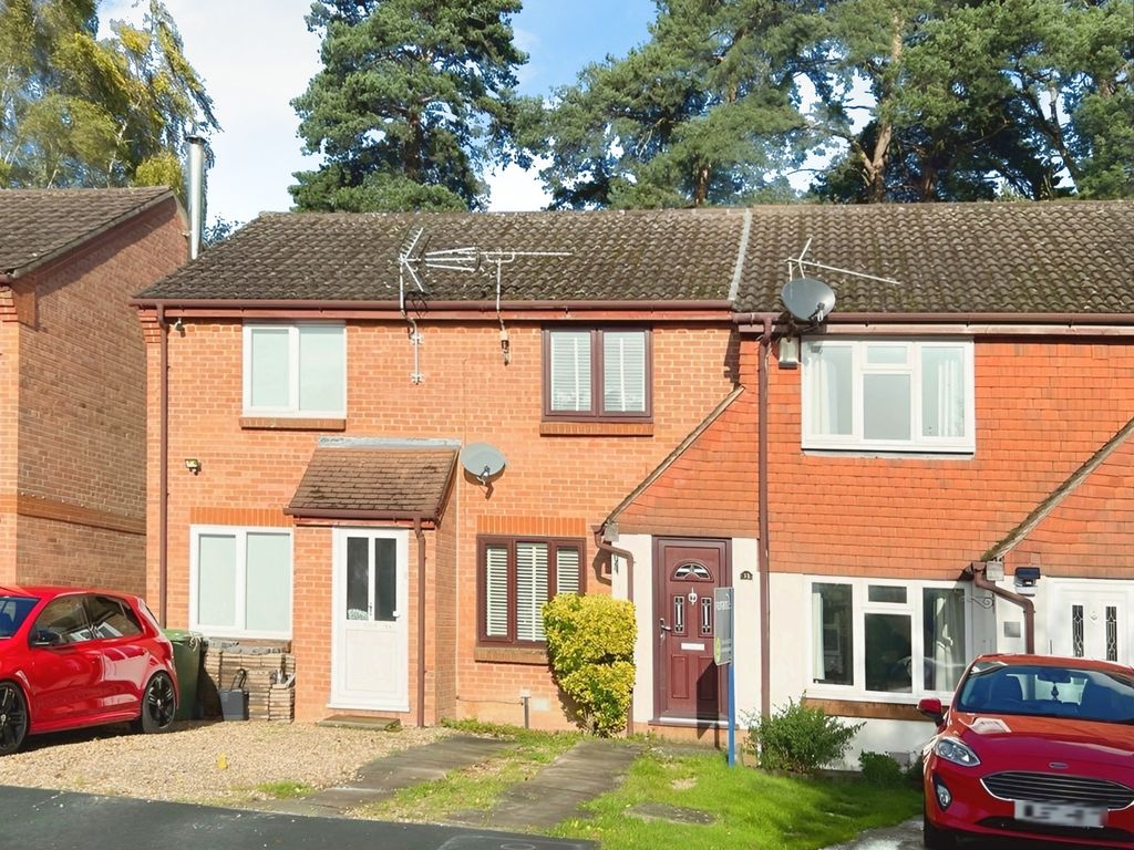 2 bed terraced house for sale in Townsend Close, Bracknell, Berkshire RG12, £285,000