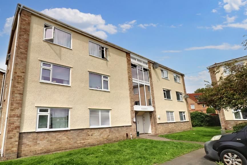 2 bed flat for sale in Cherry Avenue, Clevedon BS21, £169,950