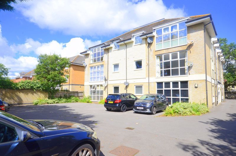 2 bed flat for sale in Richmond Park Road, Bournemouth BH8, £199,950
