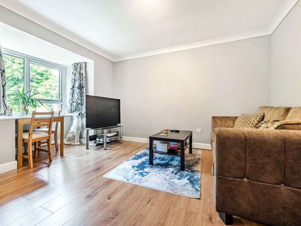 1 bed flat for sale in Bramley, Guildford, Surrey GU5, £250,000