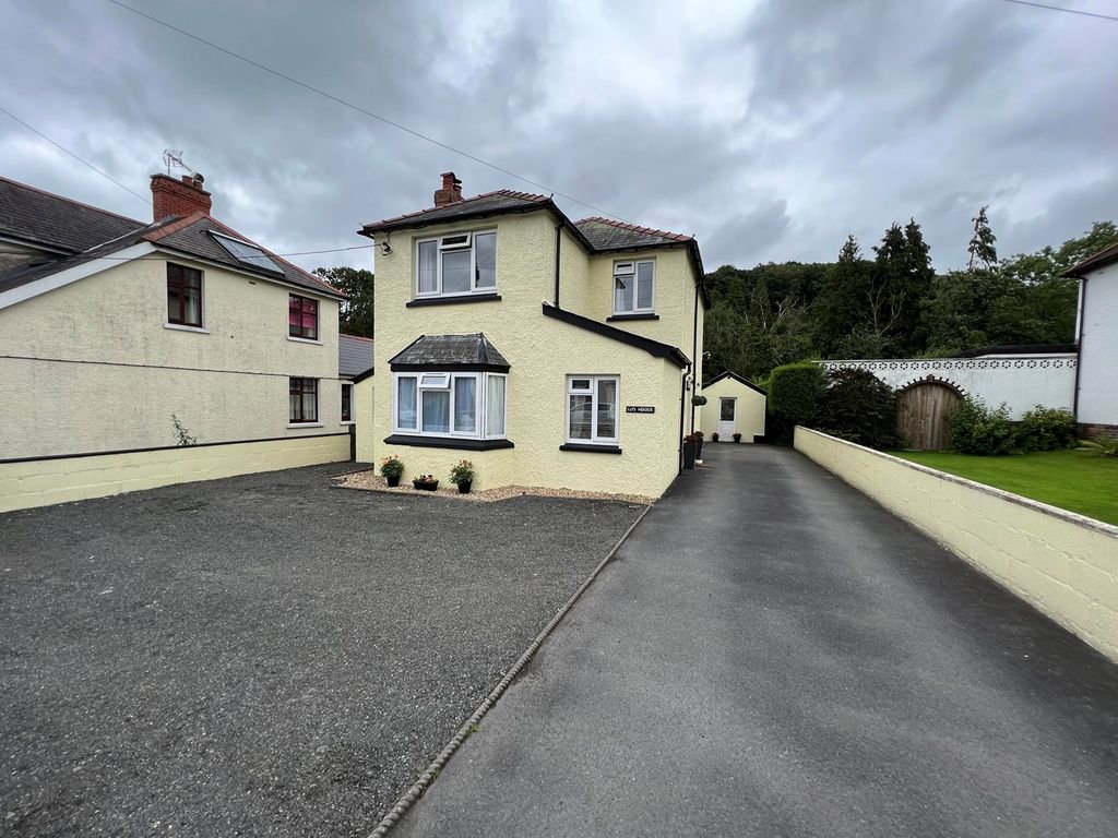 3 bed detached house for sale in Drefach Velindre, Llandysul SA44, £295,000