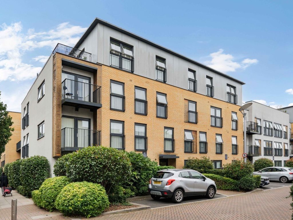 1 bed flat for sale in Bletchley Court, Hitchin Lane, Stanmore HA7, £103,250