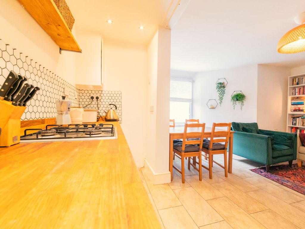 1 bed flat for sale in Stacey Road, Roath, Cardiff CF24, £145,000