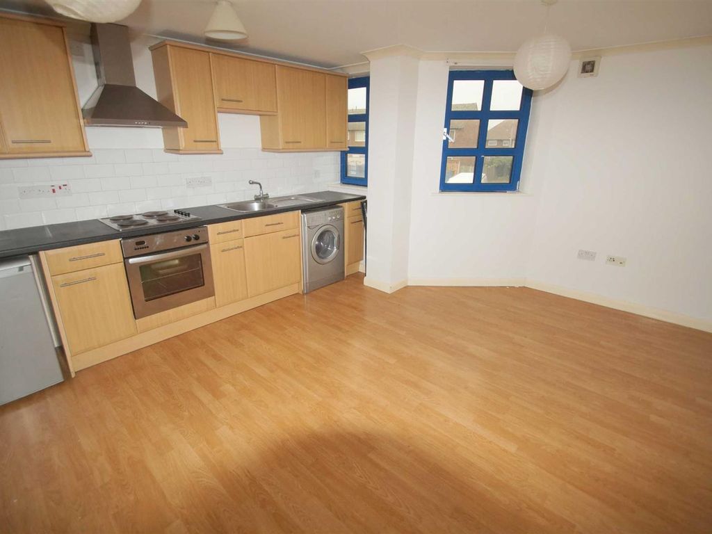 1 bed flat for sale in Selby Road, Leeds LS15, £75,000