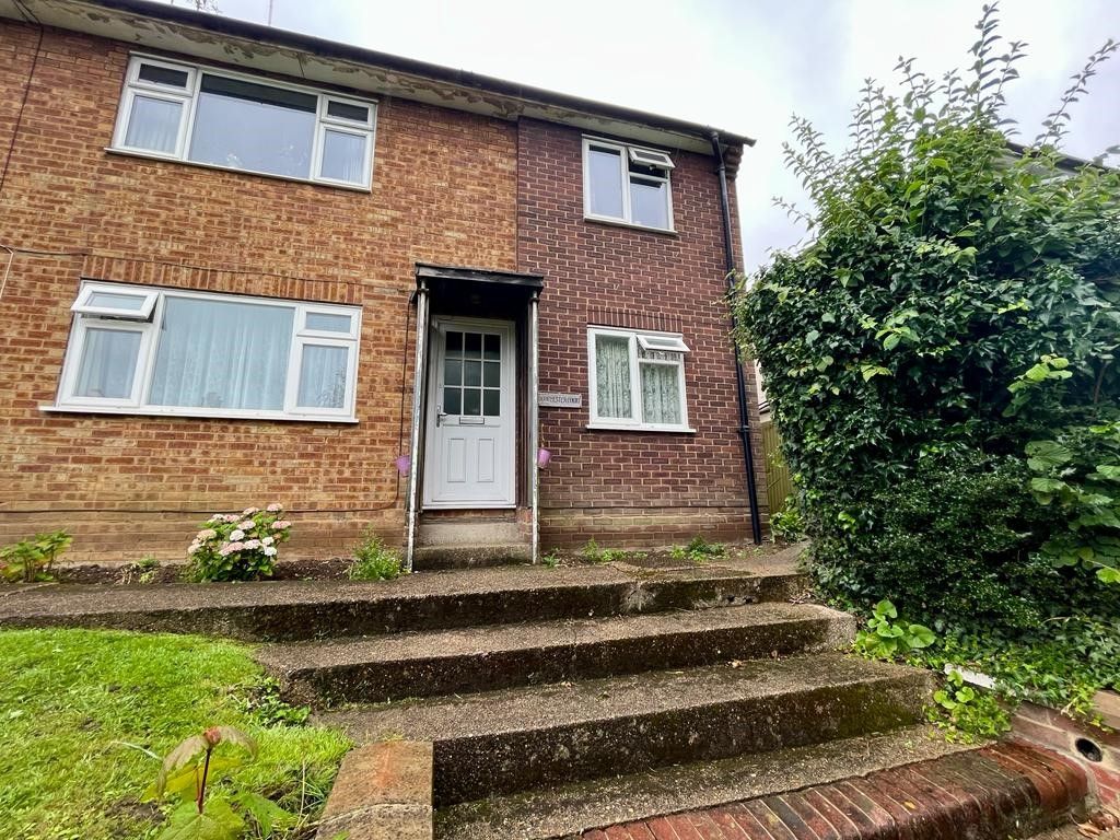 2 bed flat for sale in Chalk Hill, Watford WD19, £290,000