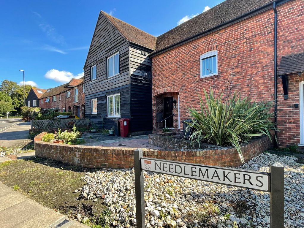 1 bed flat for sale in Needlemakers, Chichester PO19, £160,000