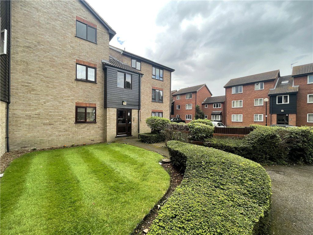 1 bed flat for sale in Firs Close, Mitcham CR4, £220,000