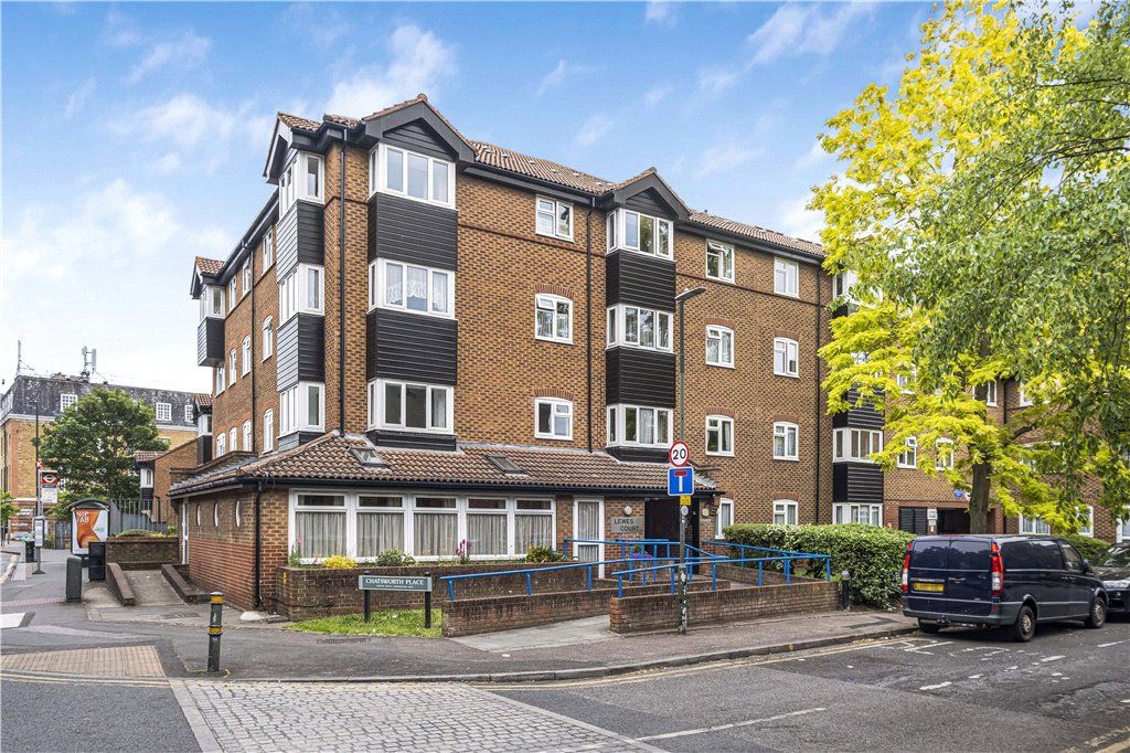 2 bed flat for sale in Chatsworth Place, Mitcham CR4, £150,000