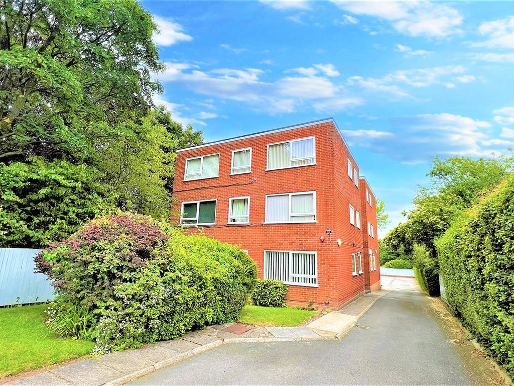 2 bed flat for sale in Lindsworth Court, Kings Norton, Birmingham B30, £125,000