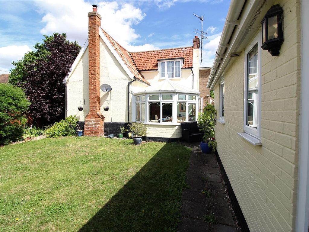 2 bed property for sale in Creeting St. Peter, Ipswich IP6, £275,000