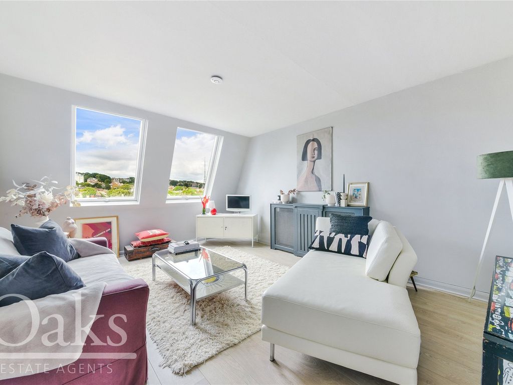 1 bed flat for sale in Holmesdale Road, London SE25, £280,000