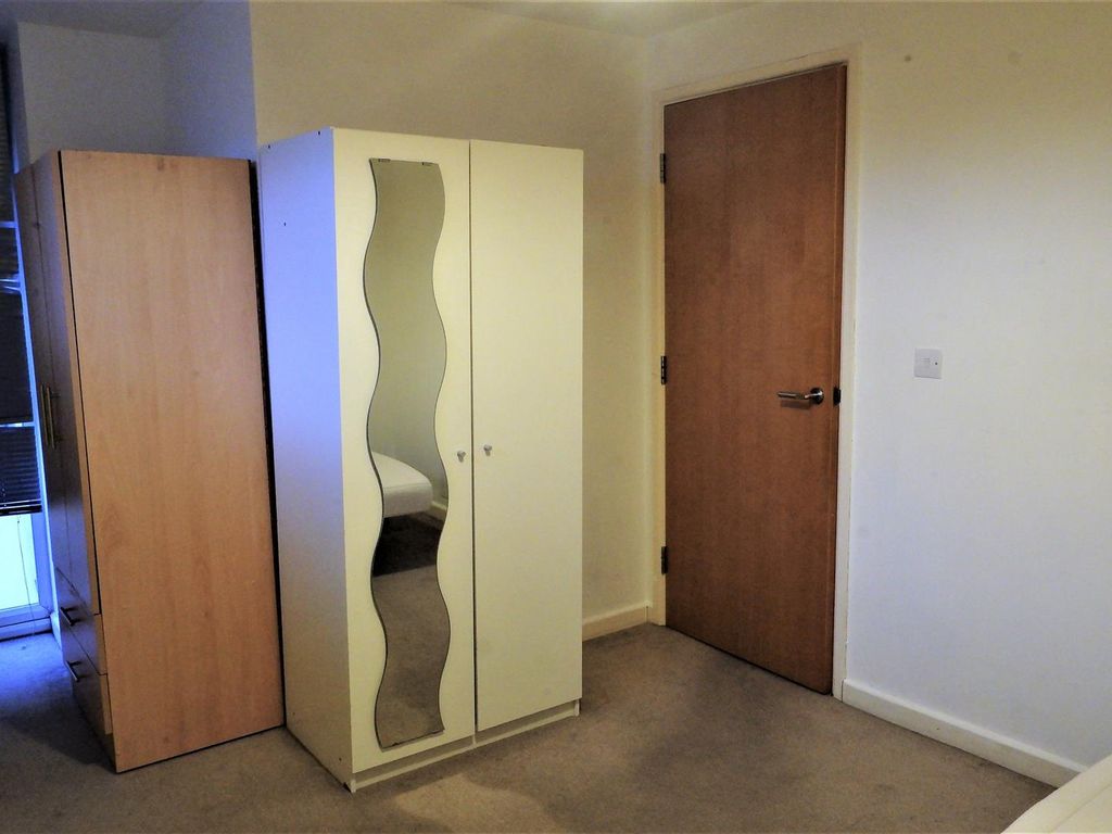 1 bed flat for sale in Stone Street, Bradford BD1, £45,000