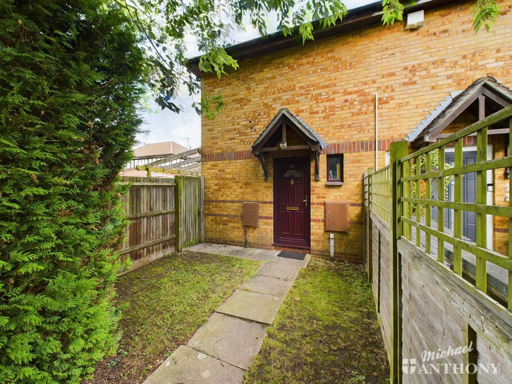 1 bed property for sale in The Pastures, Aylesbury, Buckinghamshire HP20, £225,000