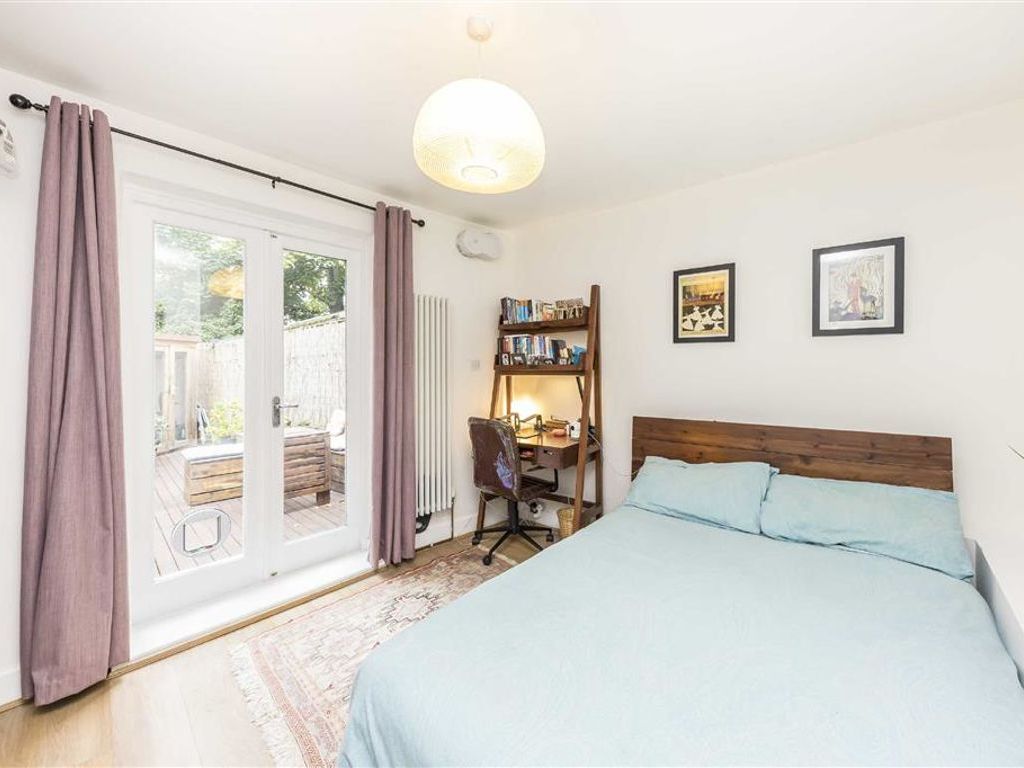 1 bed flat for sale in Alpha Road, London SE14, £325,000