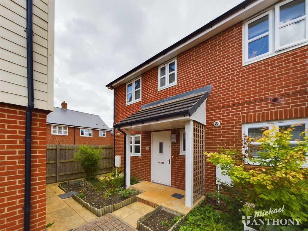 2 bed end terrace house for sale in Newton Avenue, Aylesbury HP18, £325,000