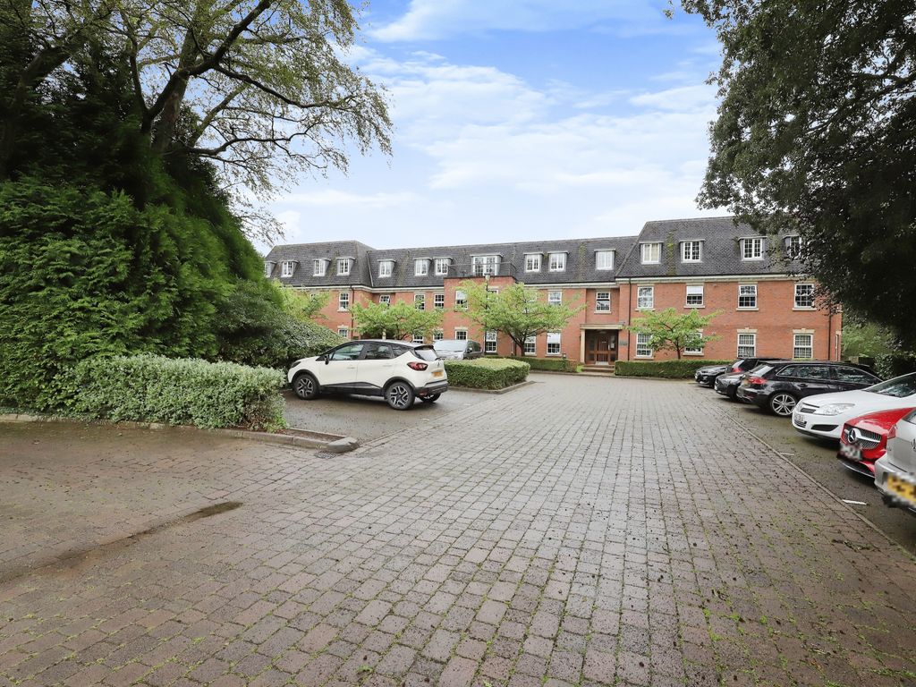 1 bed flat for sale in Castlecroft Road, Wolverhampton, Staffordshire WV3, £145,000