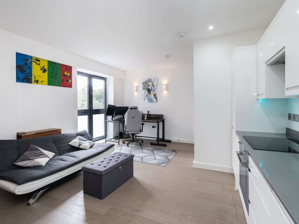 1 bed flat for sale in Lincoln Road, Dorking RH4, £220,000