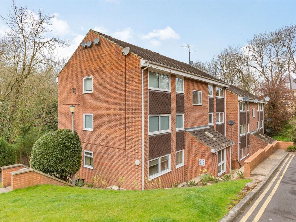 2 bed flat for sale in Coppice Beck Court, Harrogate HG1, £175,000