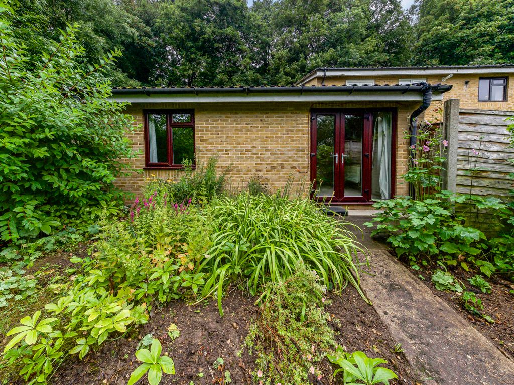 1 bed semi-detached bungalow for sale in Ranston Close, Denham, Uxbridge UB9, £195,000