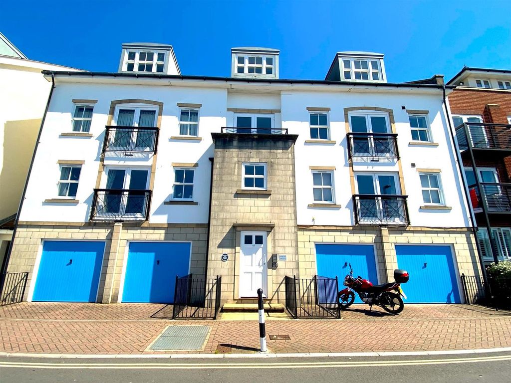 2 bed flat for sale in Commercial Road, Weymouth DT4, £325,000