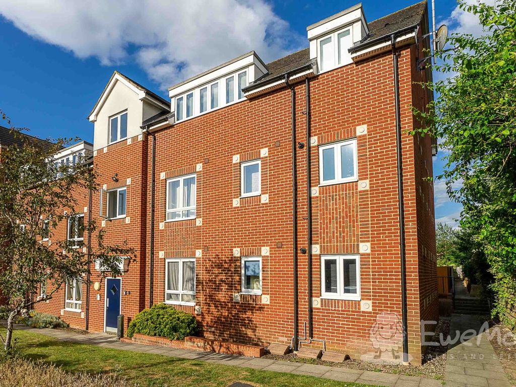 2 bed flat for sale in Southalls Way, Norwich NR3, £160,000