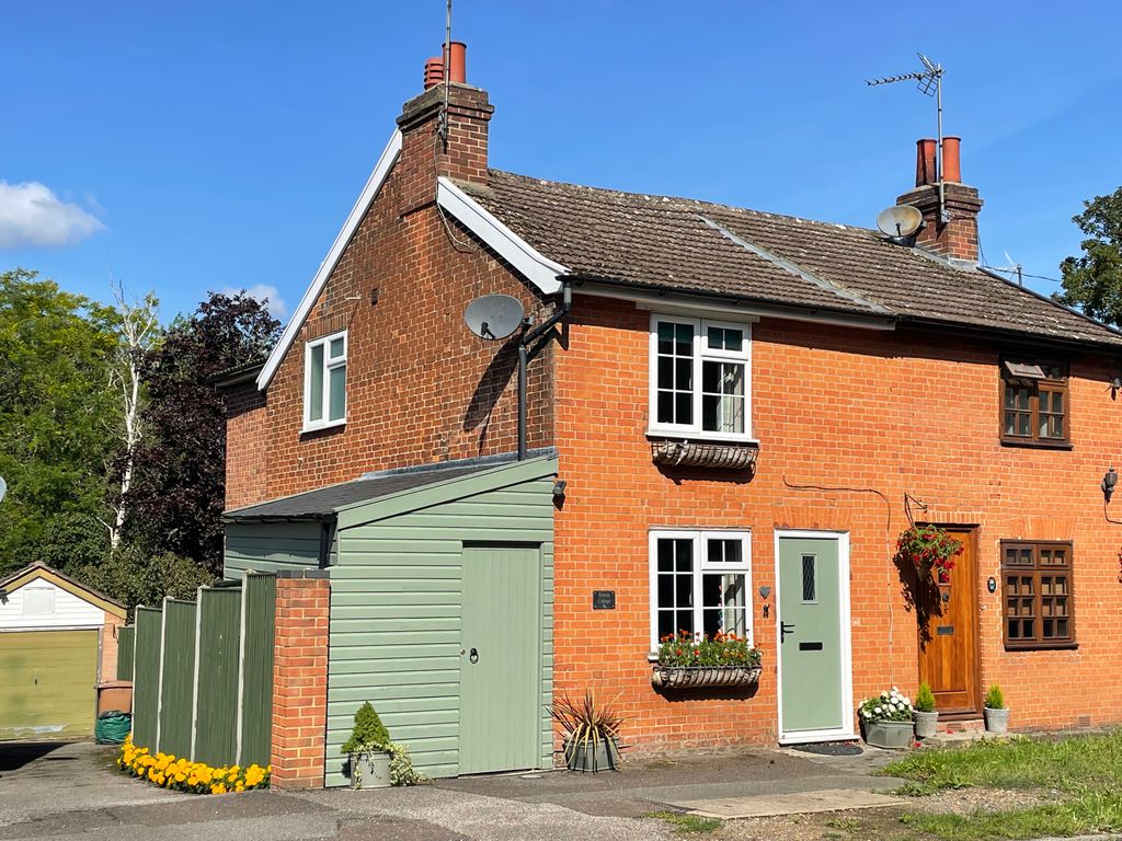 2 bed cottage for sale in Claydon, Ipswich, Suffolk IP6, £240,000