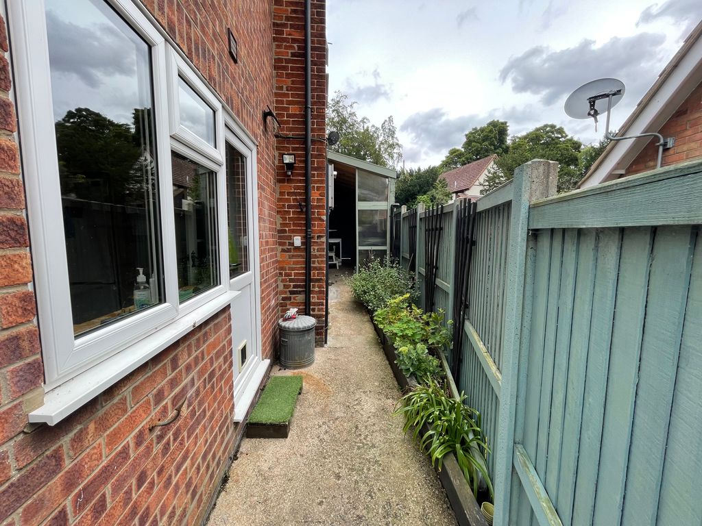 2 bed cottage for sale in Claydon, Ipswich, Suffolk IP6, £240,000