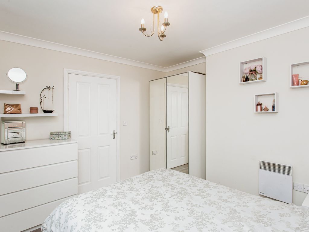 1 bed flat for sale in Collier Way, Southend-On-Sea, Essex SS1, £170,000