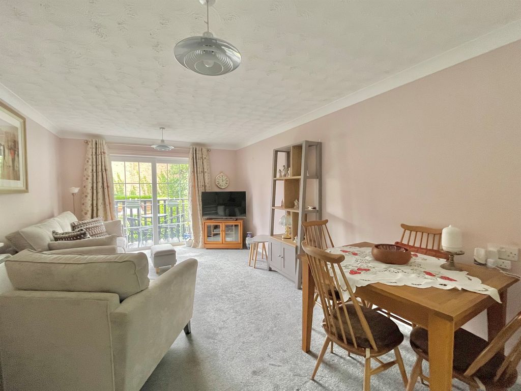 2 bed property for sale in Audley Road, Saffron Walden CB11, £210,000