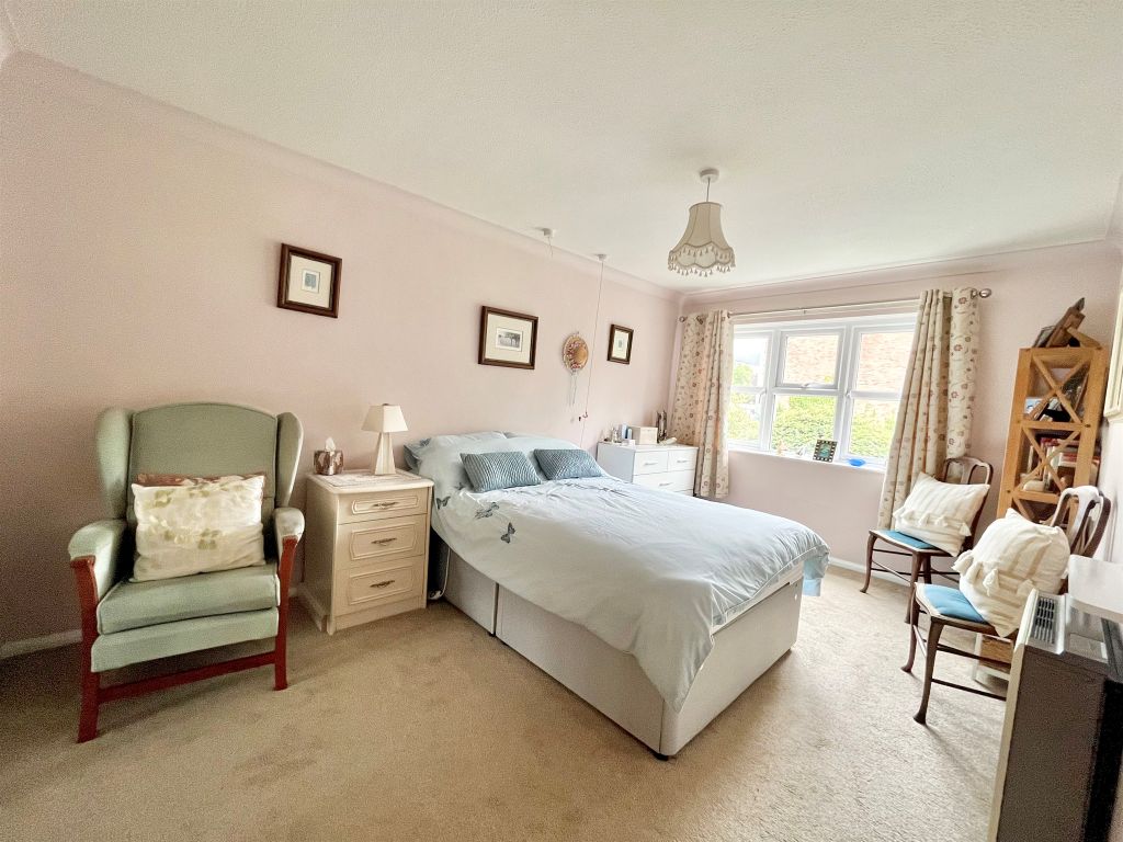 2 bed property for sale in Audley Road, Saffron Walden CB11, £210,000