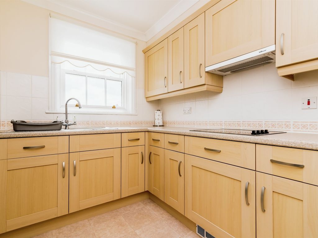 3 bed flat for sale in Bird Street, Lichfield WS13, £230,000