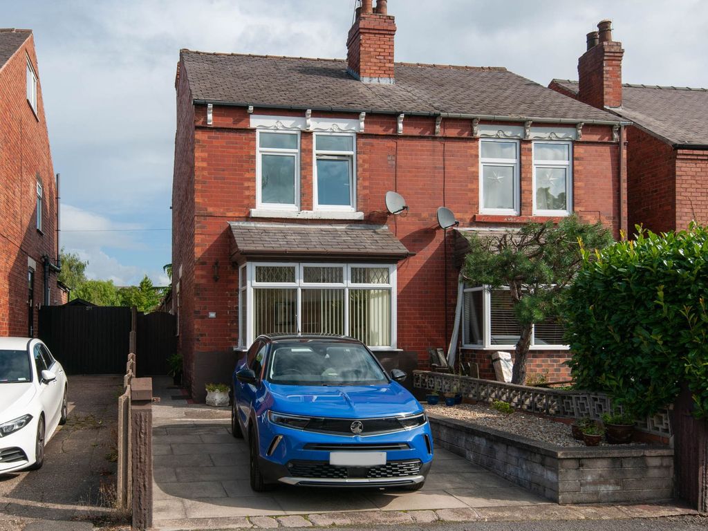 3 bed semi-detached house for sale in Chatsworth Road, Chesterfield S40, £260,000