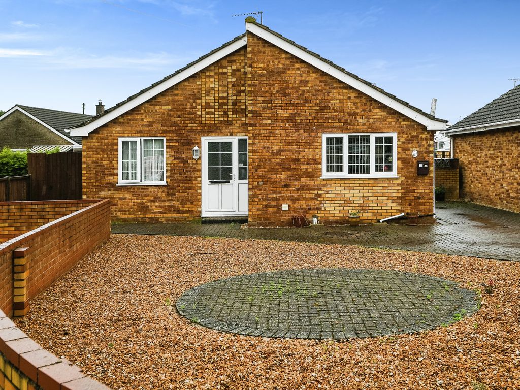 2 bed bungalow for sale in Westfields, Narborough, King