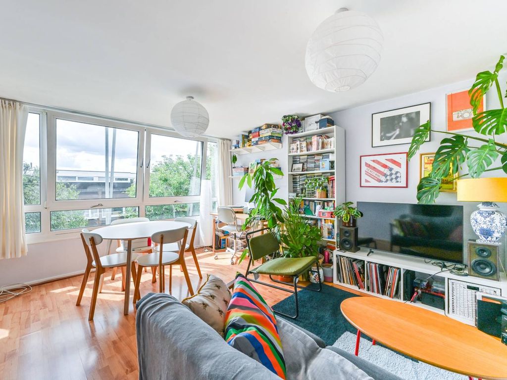 1 bed flat for sale in Sylvan Road, Crystal Palace, London SE19, £260,000